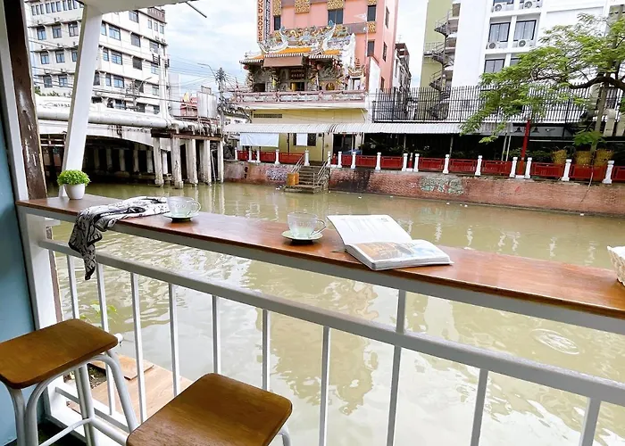 Lively And Cozy Canal House ,Entire House